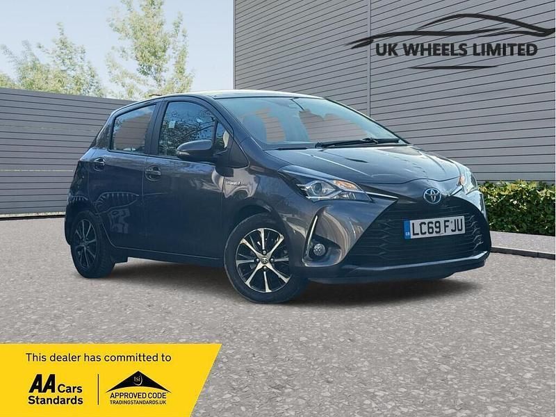 Grey Used 2019 Toyota Yaris Hybrid Hatchback | £11,190 (Super price) - Image 1/3