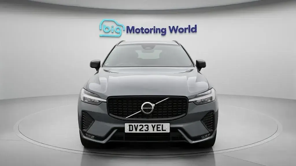 Used Volvo XC60 Plus 250 HP (183 kW) 2023 Grey SUV