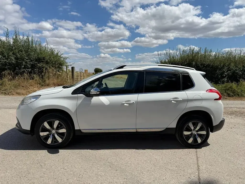 Used Peugeot 2008 Allure 100 HP (73 kW) 2016 White SUV