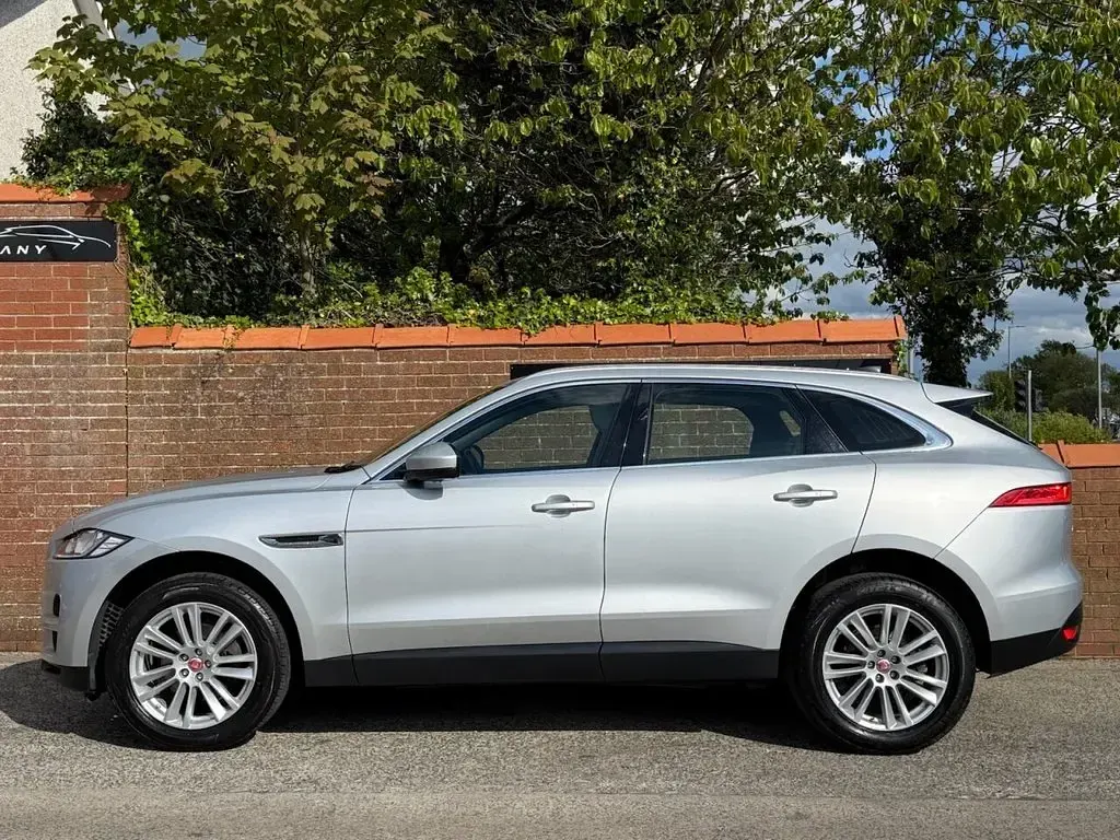 Used Jaguar F-Pace Portfolio 180 HP (132 kW) 2019 Silver SUV