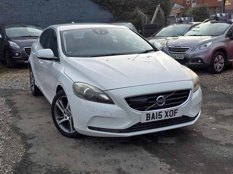 White Used 2015 Volvo V40 SE Hatchback | £7,985 (Good price) - Image 1/2