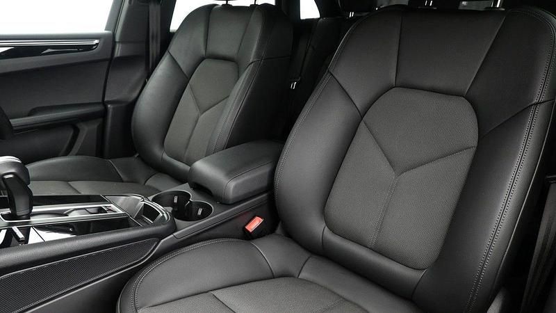 Used Porsche Macan 380 HP (279 kW) 2022 Black SUV