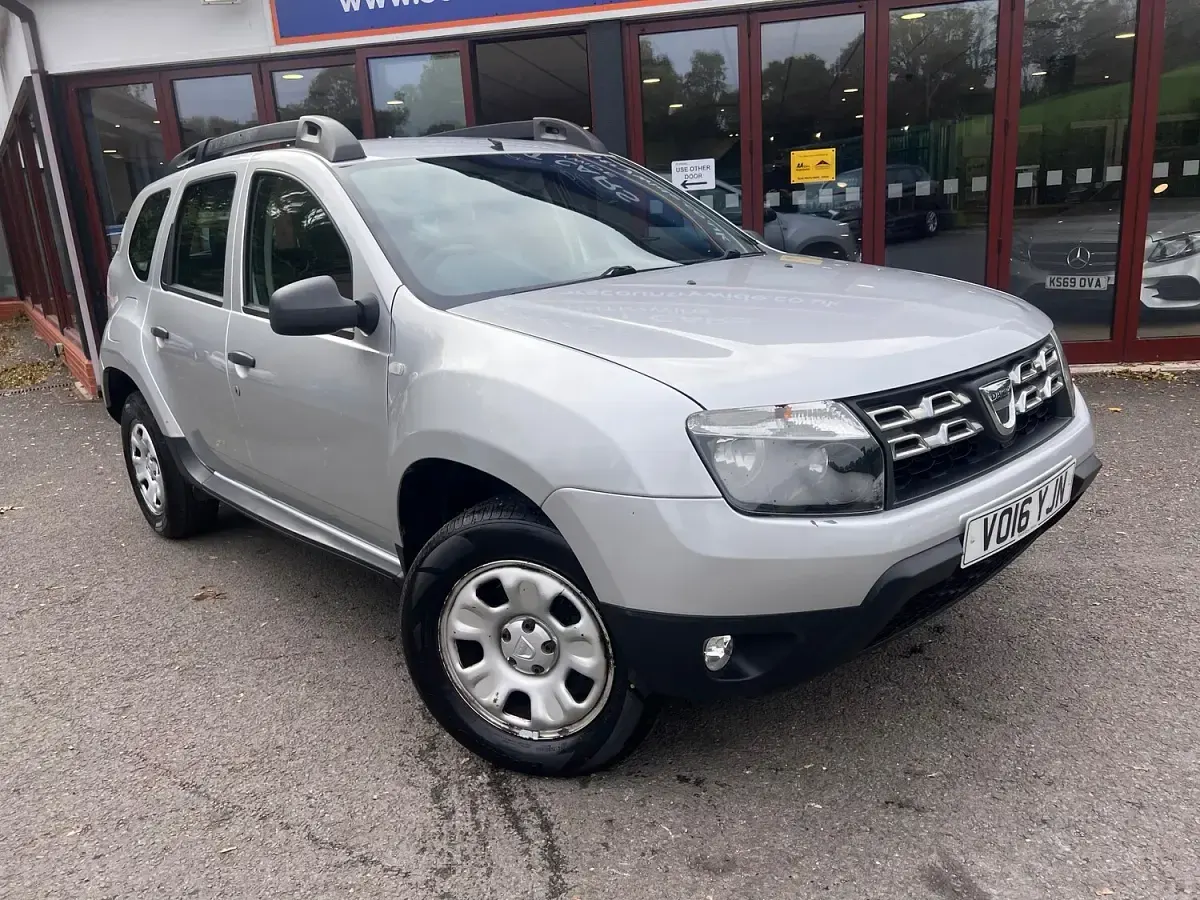 Used Dacia Duster Ambiance 110 HP (80 kW) 2016 Silver SUV