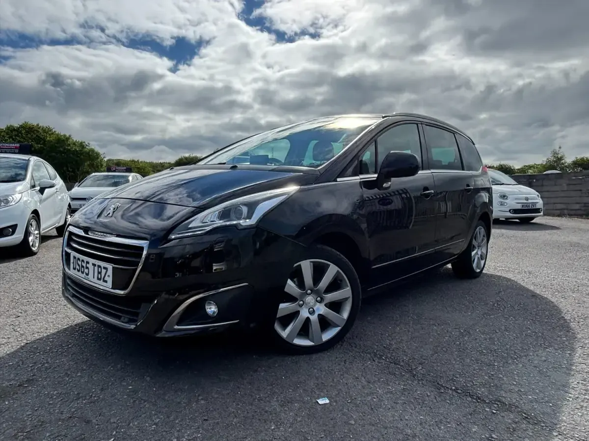 Used Peugeot 5008 Allure 150 HP (110 kW) 2015 Black MPV