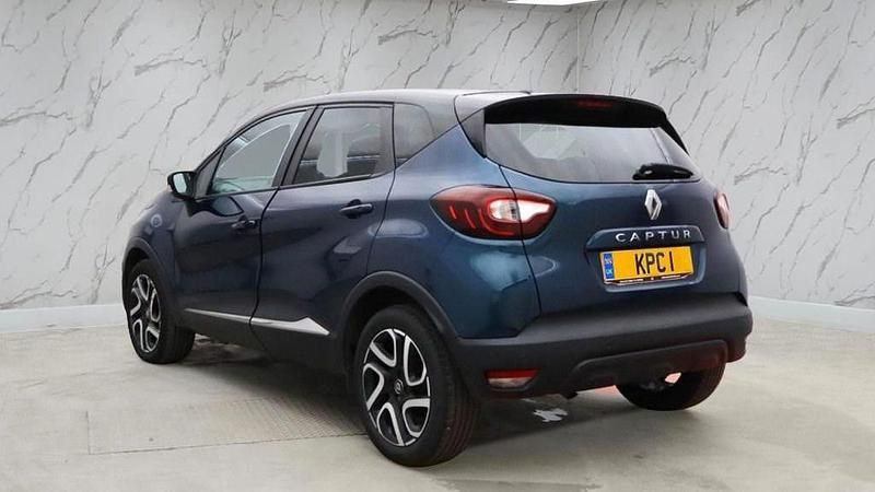 Used Renault Captur Iconic 90 HP (66 kW) 2019 Blue/black SUV