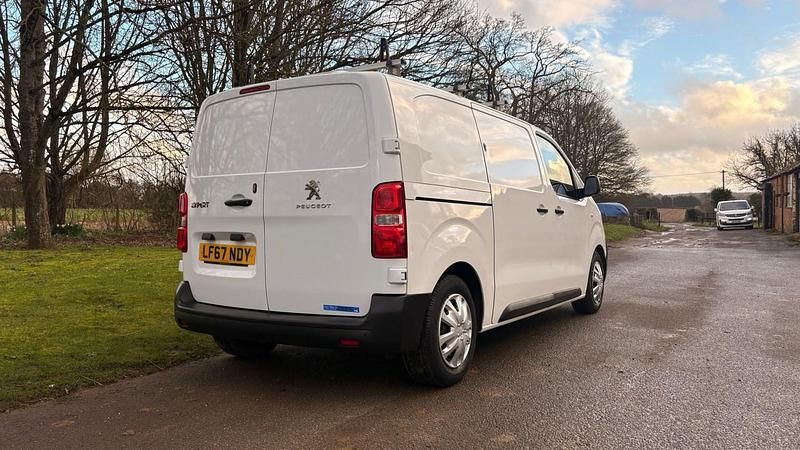 Used Peugeot Expert 115 HP (84 kW) 2017 White Van