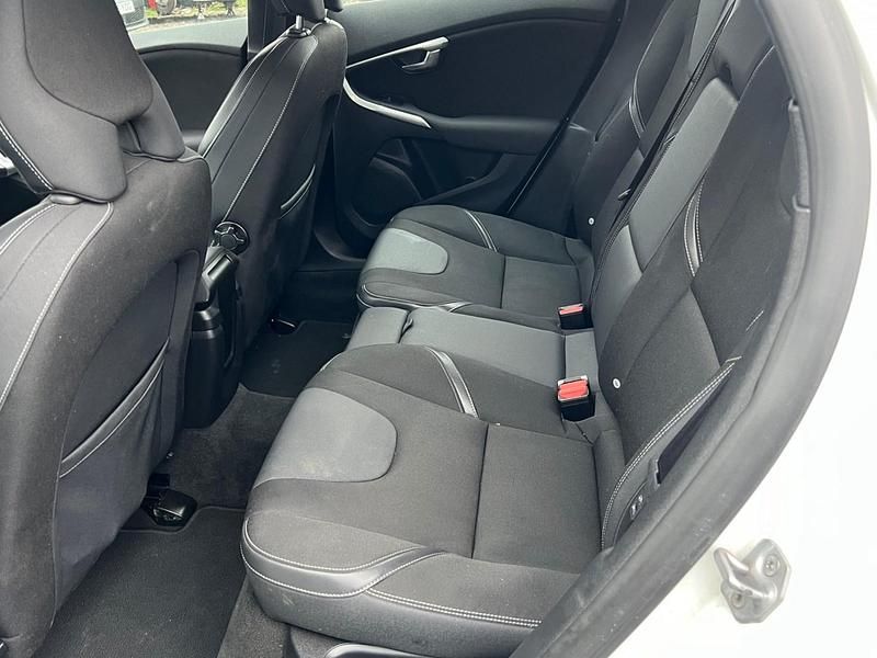 Begagnad Volvo V40 SE 2016 Vit Kombi
