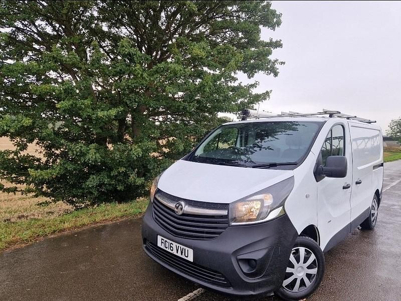 White Used 2016 Vauxhall Vivaro Van | £5,995 (Good price) - Image 1/4