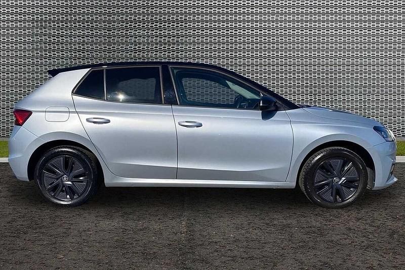 Used Skoda Fabia Colour Edition 59 HP (43 kW) 2024 Brilliant silver metallic black magic pearl effect Hatchback
