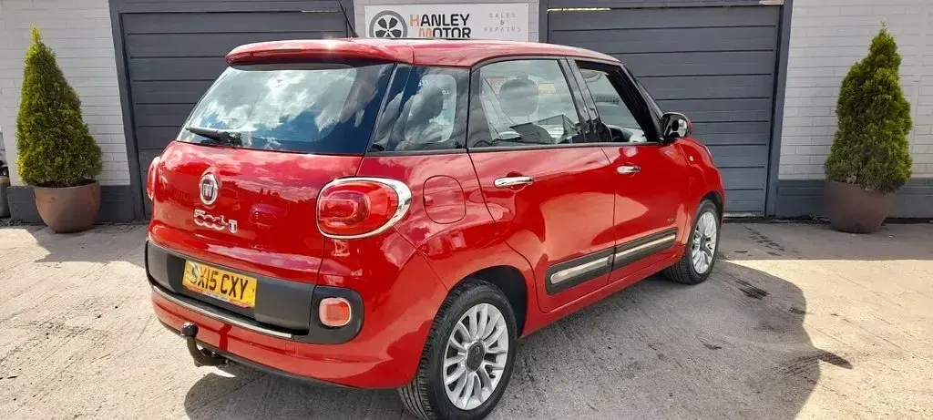 Used Fiat 500L Lounge 85 HP (62 kW) 2015 Red MPV