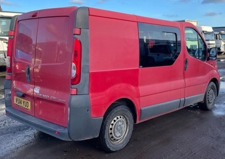 Used Vauxhall Vivaro 115 HP (84 kW) 2014 Red MPV