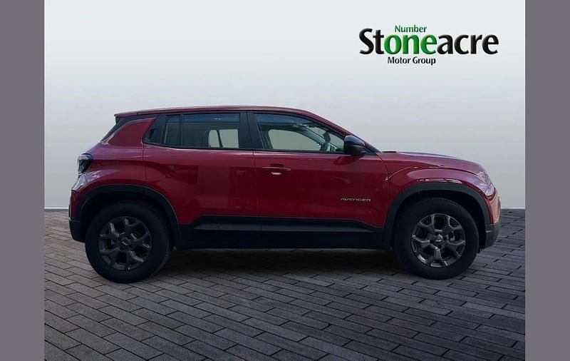 Ny Jeep Avenger EV Longitude 114 kW (156 HK) 2026 Röd SUV