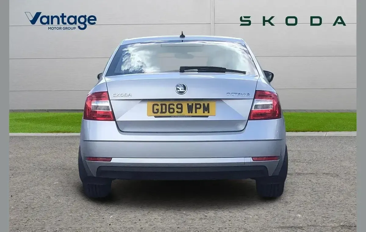 Usado Skoda Octavia SE Technology 115 HP (84 kW) 2020 Prateado Citadino