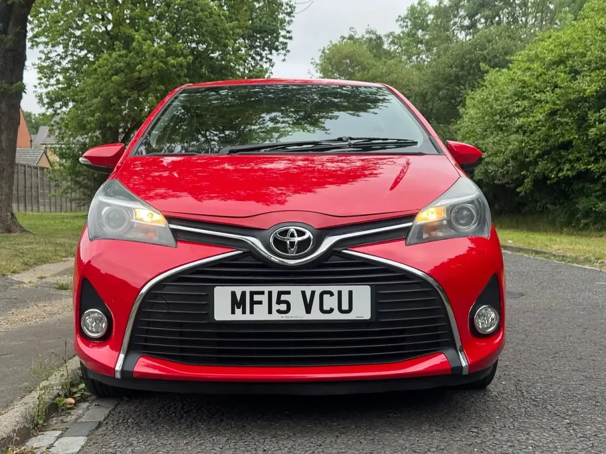 Used Toyota Yaris 69 HP (50 kW) 2015 Red Hatchback