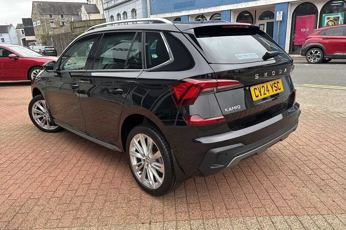 Used Skoda Kamiq SE L 115 HP (84 kW) 2024 Black magic pearl effect SUV