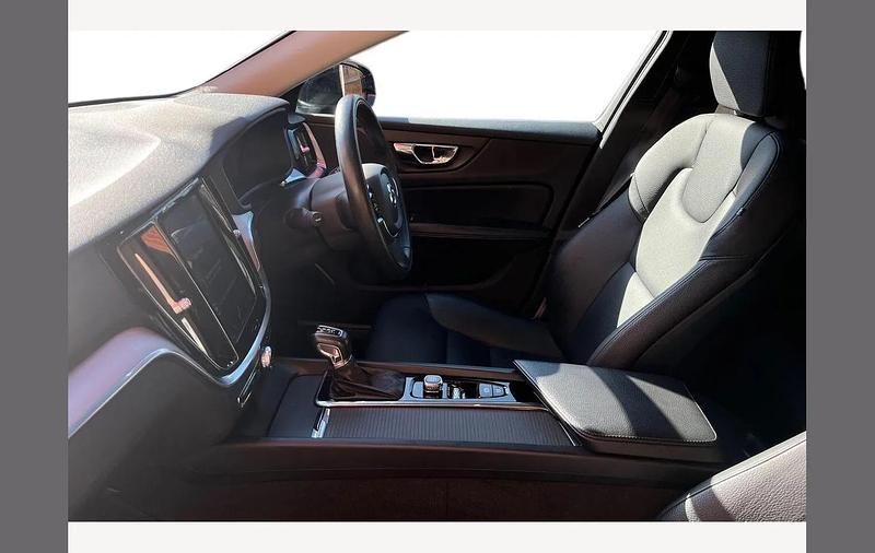 Usado Volvo V60 Momentum 190 HP (139 kW) 2019 Preto Carrinha