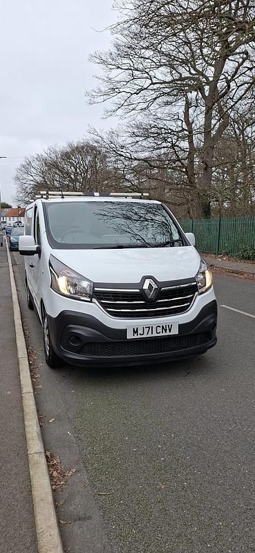White Used 2021 Renault Trafic Business MPV | £11,999 (Super price) - Image 1/4