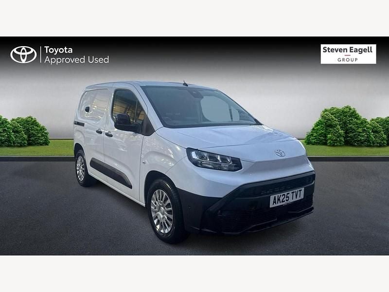 Used Toyota Proace 50 kW (68 HP) 2025 White MPV