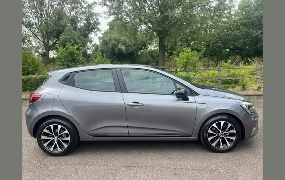 Used Renault Clio Evolution 90 HP (66 kW) 2023 Shadow grey  Hatchback