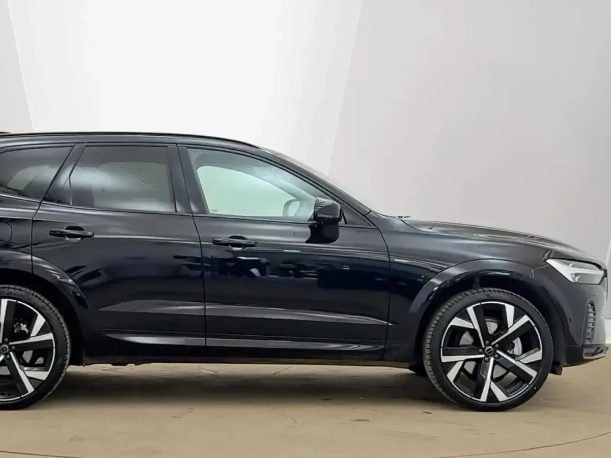 Used Volvo XC60 Ultra 247 HP (181 kW) 2025 Black SUV