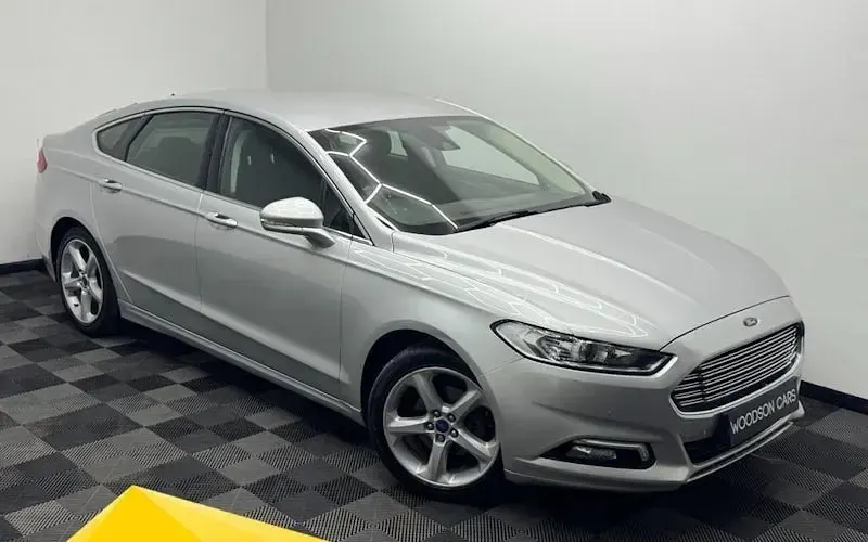 Käytetty Ford Mondeo Titanium 180 HP (132 kW) 2017 Viistoperä