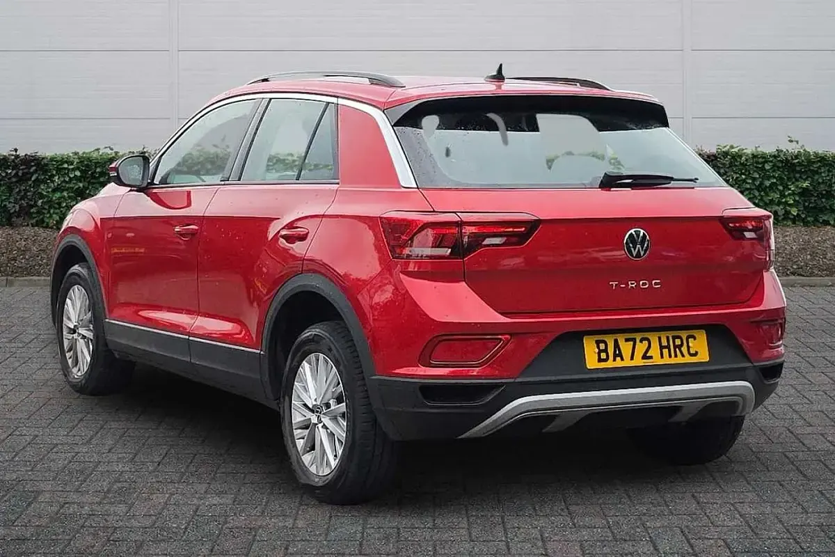 Used VW T-Roc Life 150 HP (110 kW) 2023 Red SUV