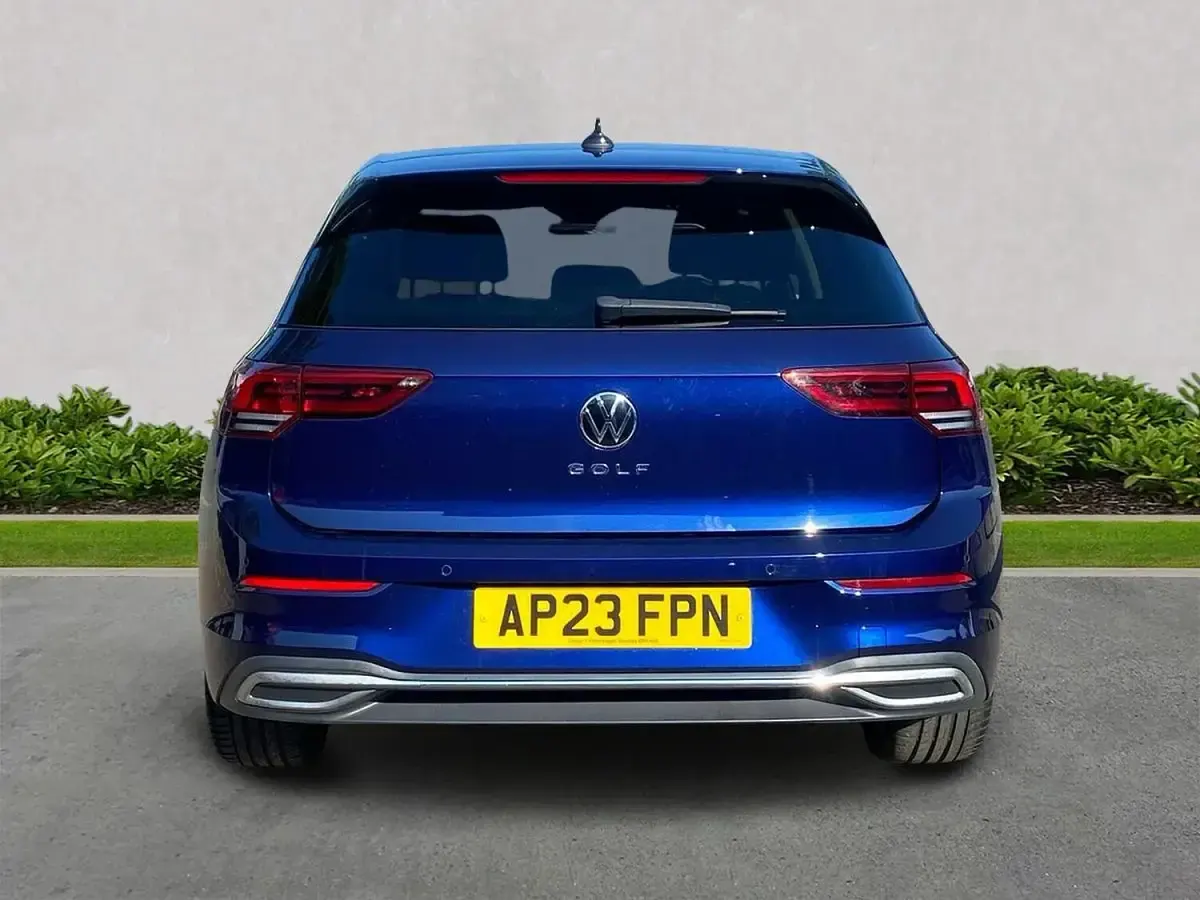 Used VW Golf VIII Edition 130 HP (95 kW) 2023 Blue Hatchback