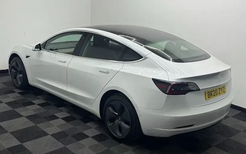 Used Tesla Model 3 Standard Range Plus 180 kW (245 HP) 2020 White Sedan