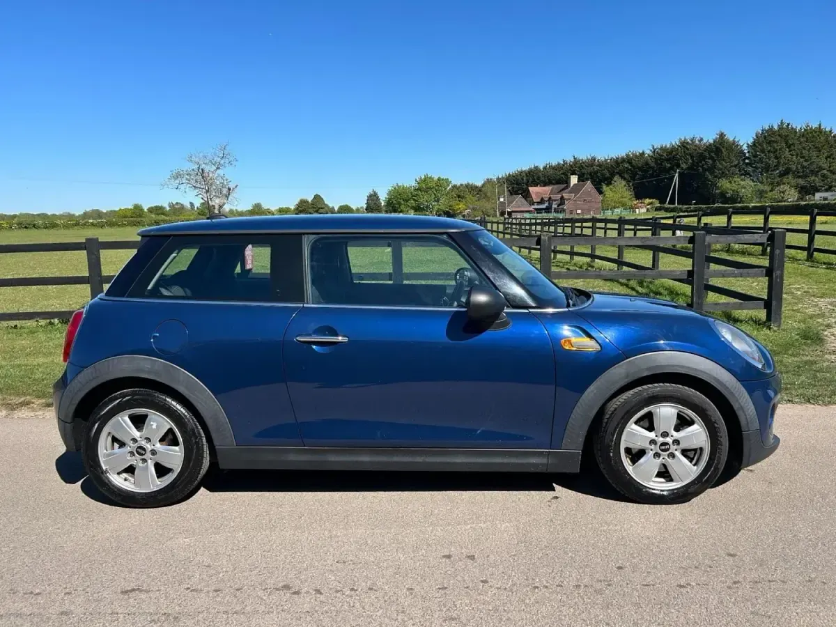 Used Mini ONE Hatch 102 HP (75 kW) 2014 Blue Hatchback