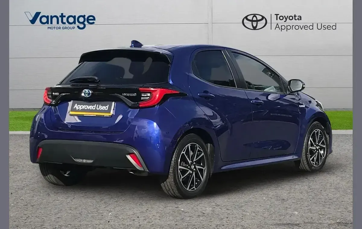 Used Toyota Yaris Design 113 HP (83 kW) 2021 Blue Hatchback