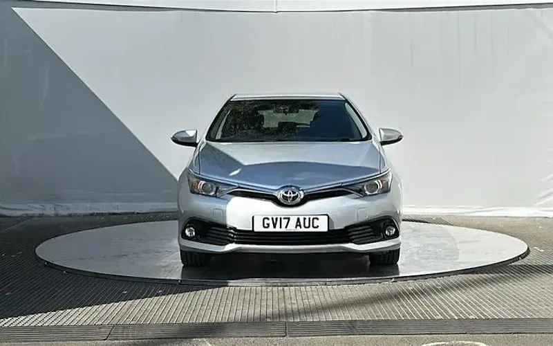 Used Toyota Auris Design 112 HP (82 kW) 2017 Silver Hatchback