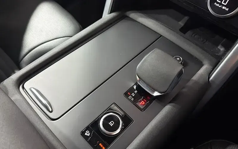 Used Land Rover Discovery HSE Dynamic 300 HP (220 kW) 2023 Grey SUV