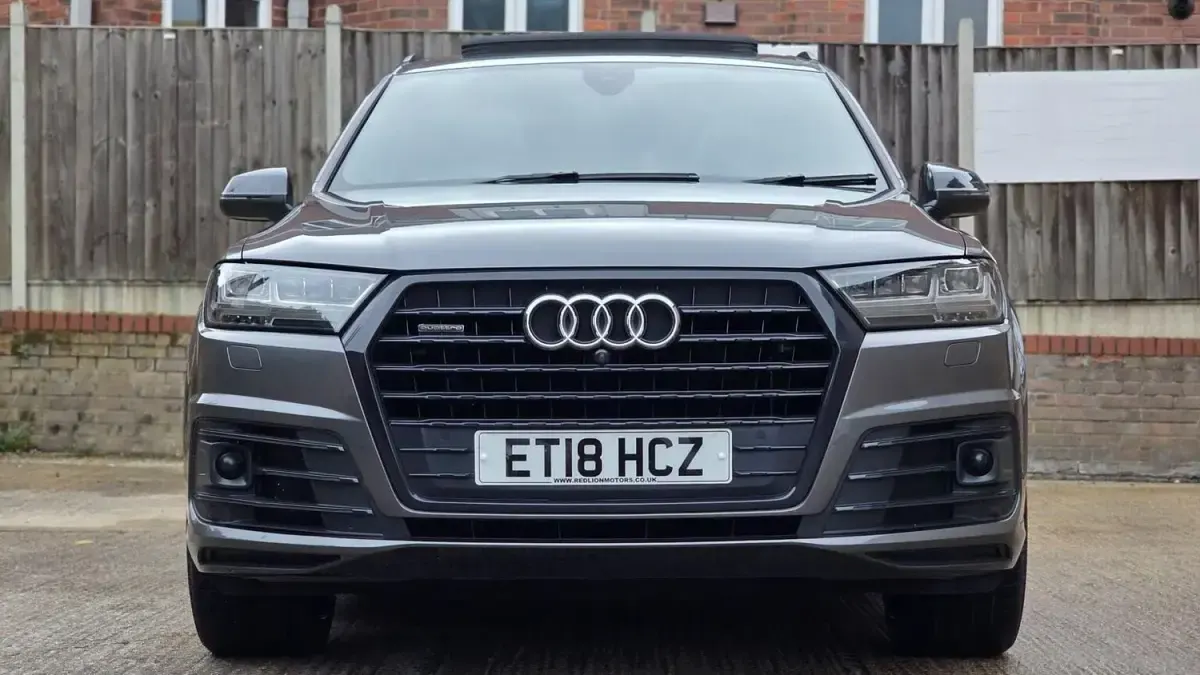 Usado Audi Q7 Exclusive 272 HP (200 kW) 2018 Cinzento SUV