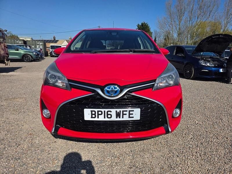 Used Toyota Yaris Hybrid Design 2016 Red Hatchback