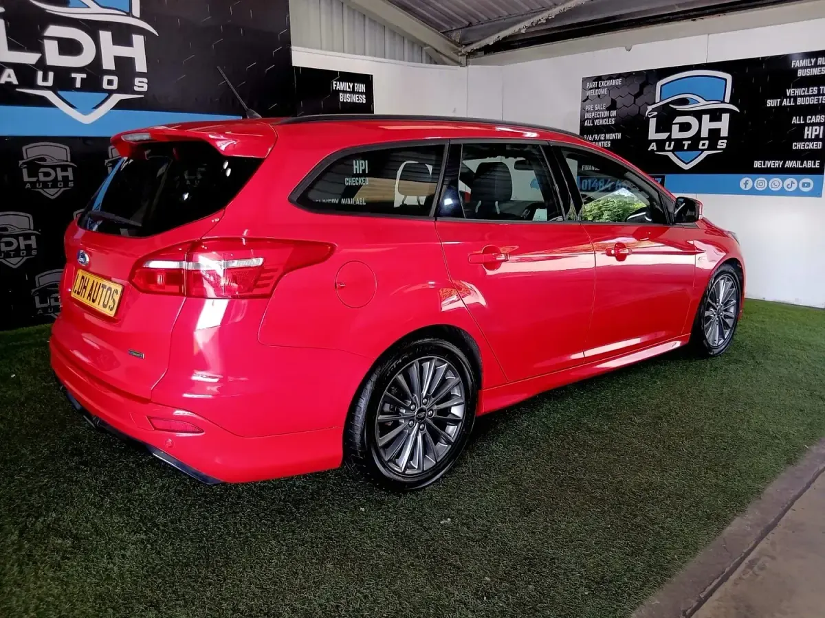 Used Ford Focus ST-Line 140 HP (102 kW) 2018 Red Estate