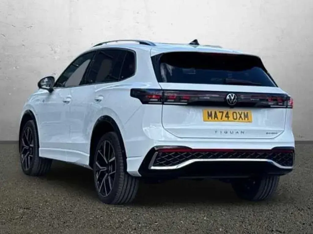 Second-hand VW Tiguan R-line 204 CP (150 kW) 2024 Alb SUV