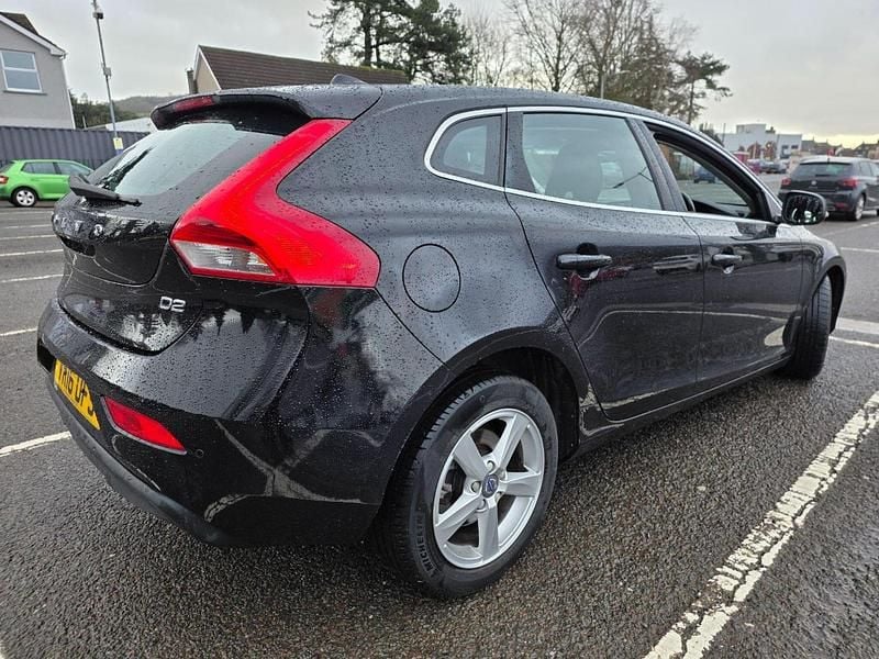 Used Volvo V40 SE 118 HP (86 kW) 2016 Black Hatchback