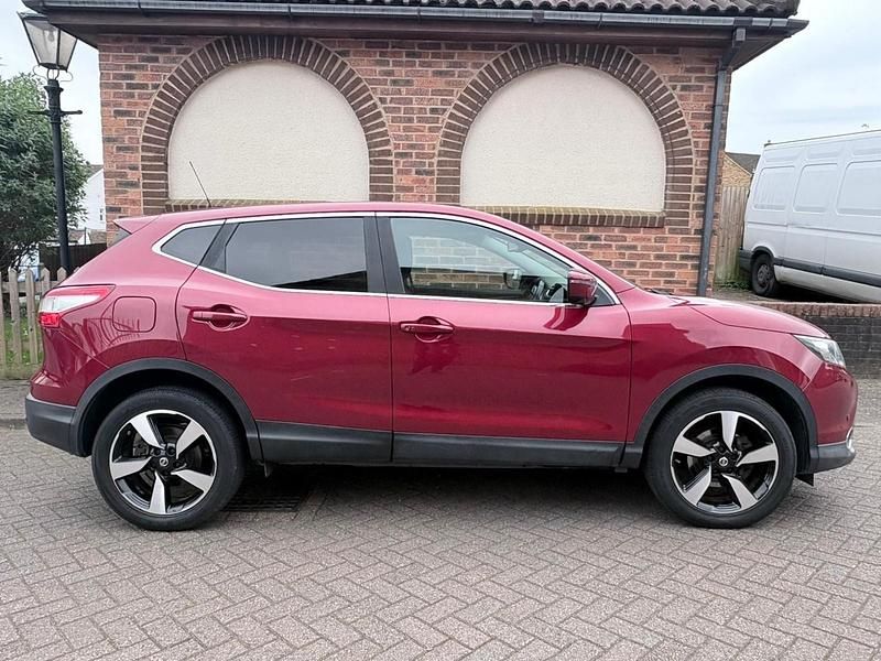Used Nissan Qashqai N-TEC 2016 Red SUV