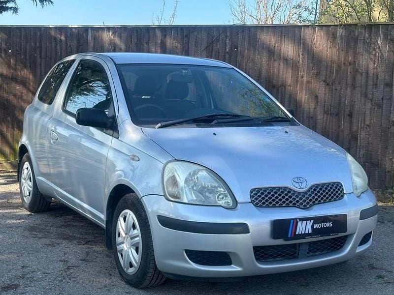 Used Toyota Yaris T3 65 HP (47 kW) 2004 Silver Hatchback