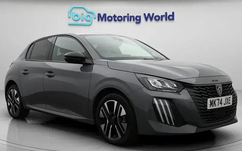Used Peugeot 208 Allure 101 HP (74 kW) 2024 Hatchback