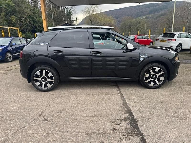 Used Citroën C4 Cactus Rip Curl 110 HP (80 kW) 2016 Black Hatchback