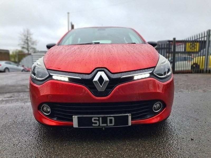 Used Renault Clio IV Dynamique 90 HP (66 kW) 2013 Red Hatchback