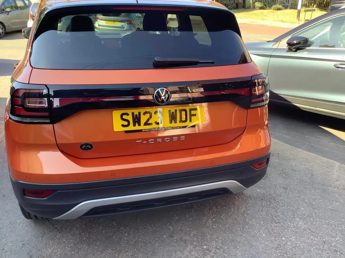 Used VW T-Cross SEL 110 HP (80 kW) 2023 Orange SUV