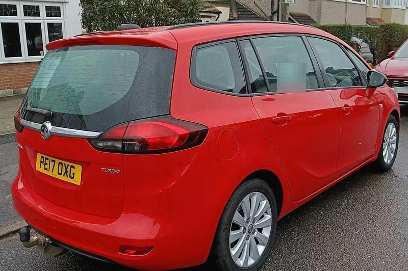 Used Vauxhall Zafira Design Edition 140 HP (102 kW) 2017 Red MPV