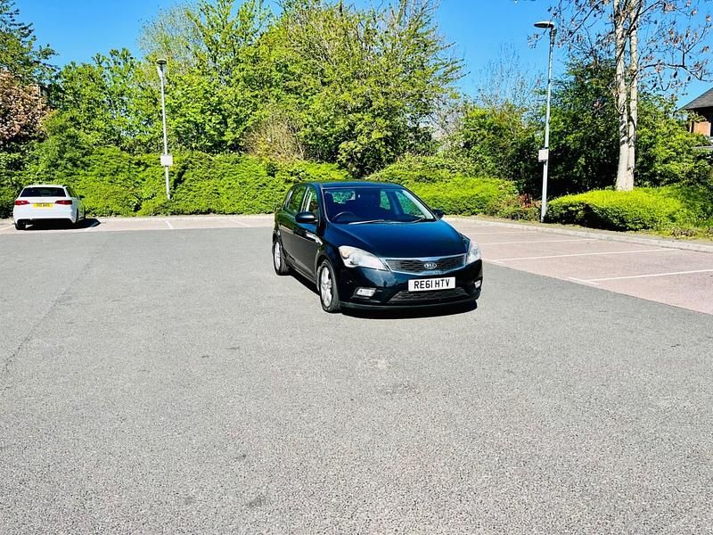Używany Kia Ceed 124 KM (91 kW) 2011 Czarny Hatchback