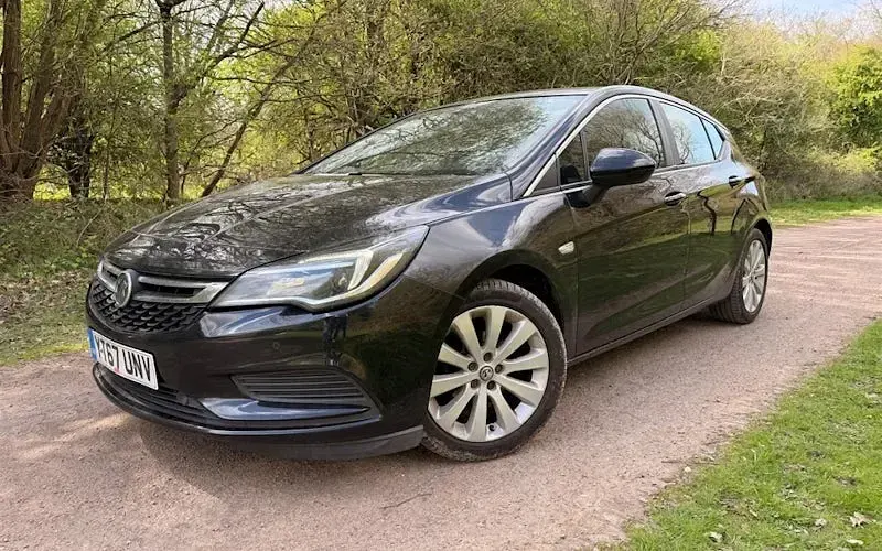 Usado Vauxhall Astra Design Edition 110 HP (80 kW) 2019 Citadino