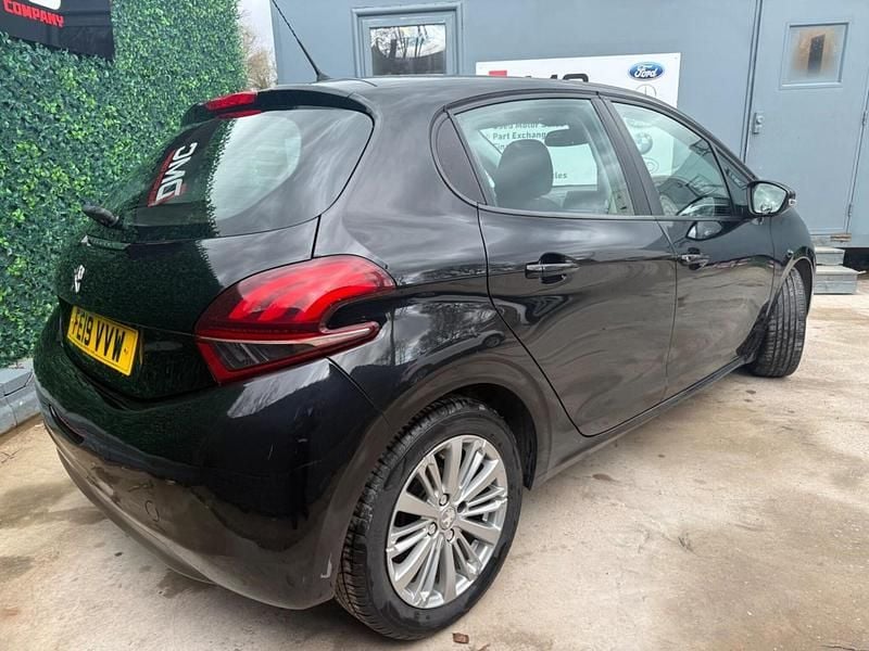 Used Peugeot 208 Signature Sky 2019 Black Hatchback