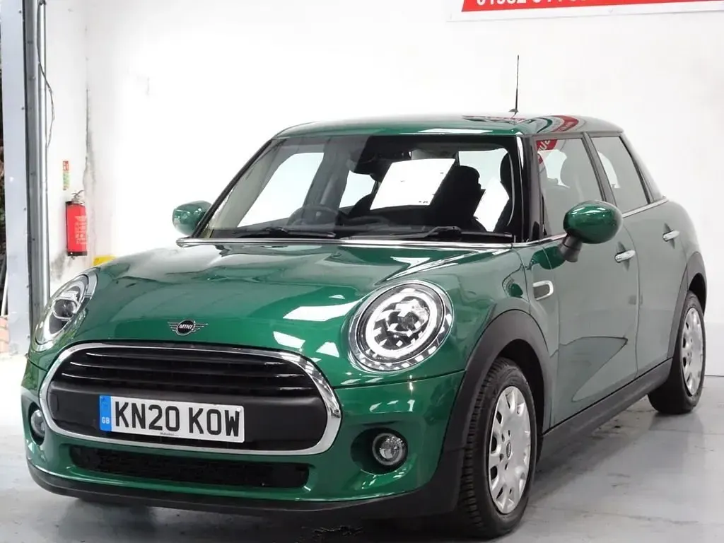 Używany Mini ONE Comfort 102 KM (75 kW) 2020 Zielony Hatchback