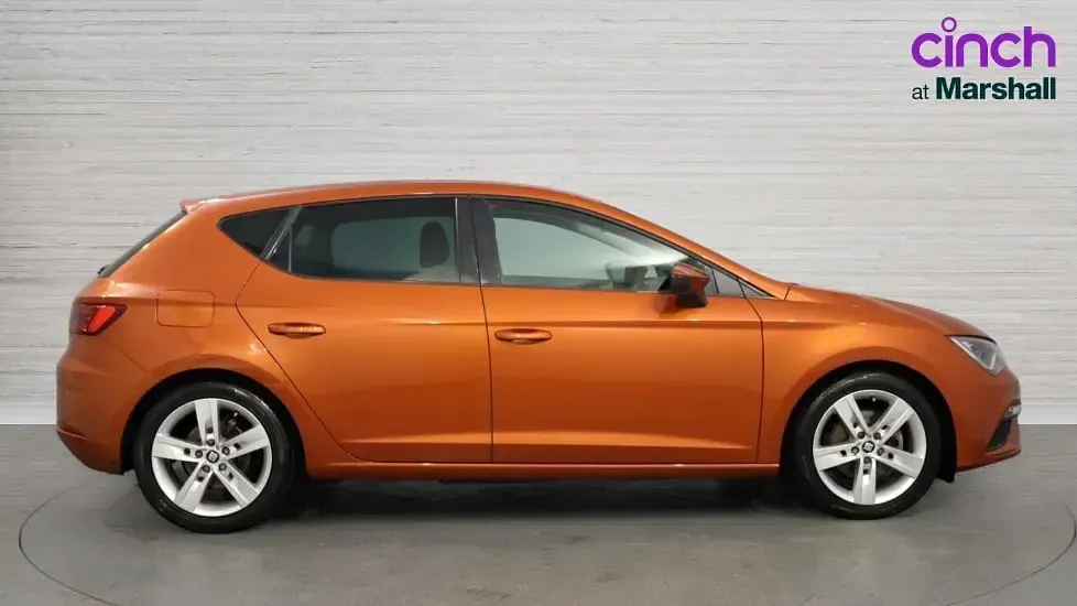 Used Seat Leon FR 150 HP (110 kW) 2019 Eclipse orange