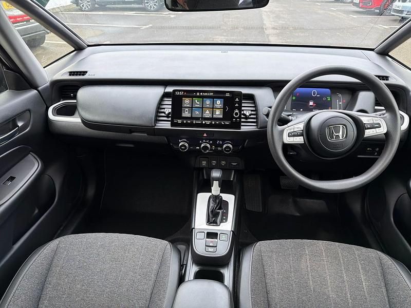 Used Honda Jazz Hybrid 109 HP (80 kW) 2021 White Hatchback